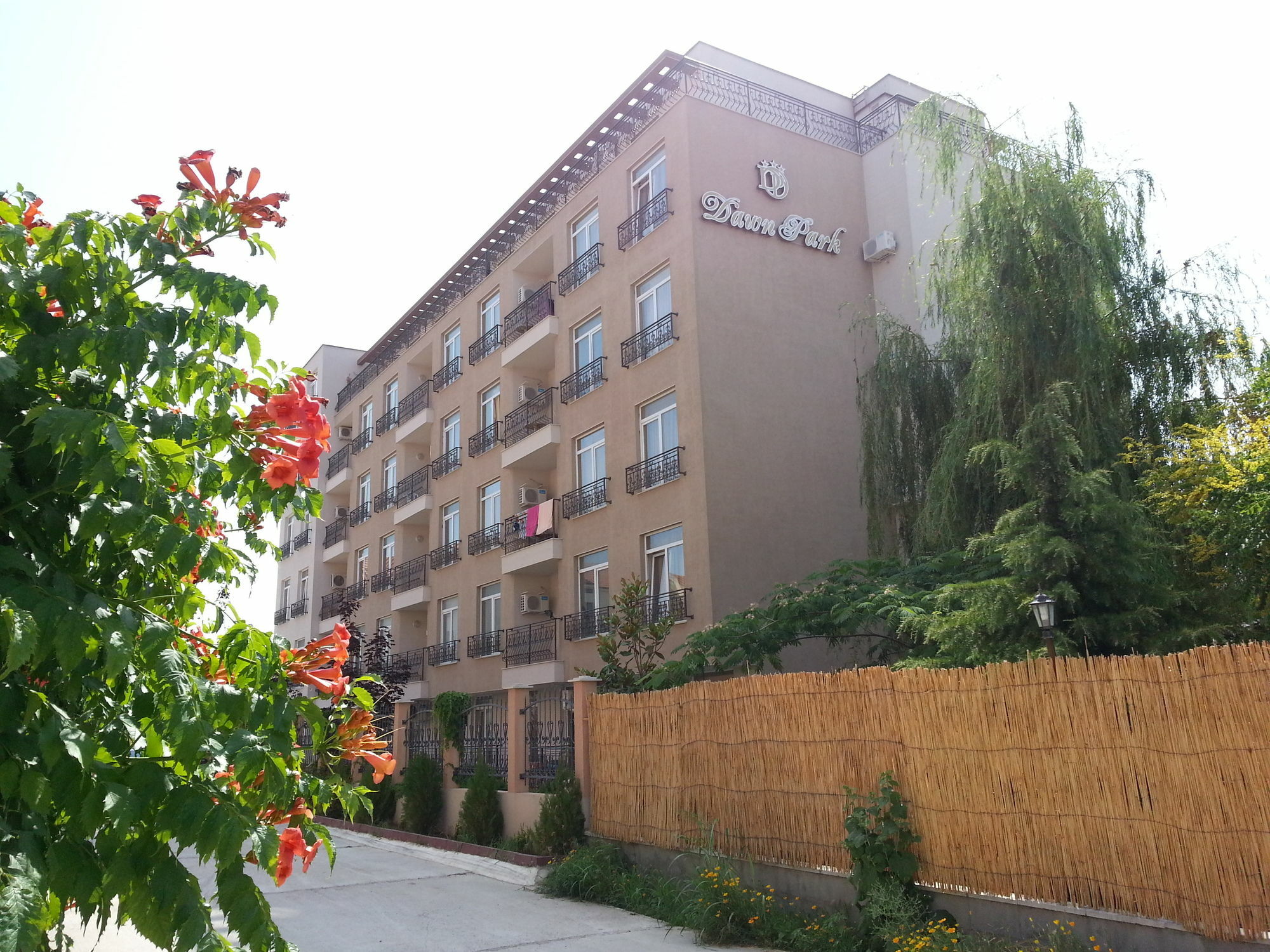 Menada Dawn Park Apartment Sluneční pobřeží Exteriér fotografie